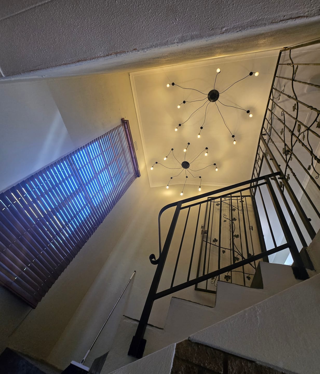 Customer photo review of Plug-In Festoon Replacement Bulb - Traditional LED Bulb (S14, E27, 220-240)