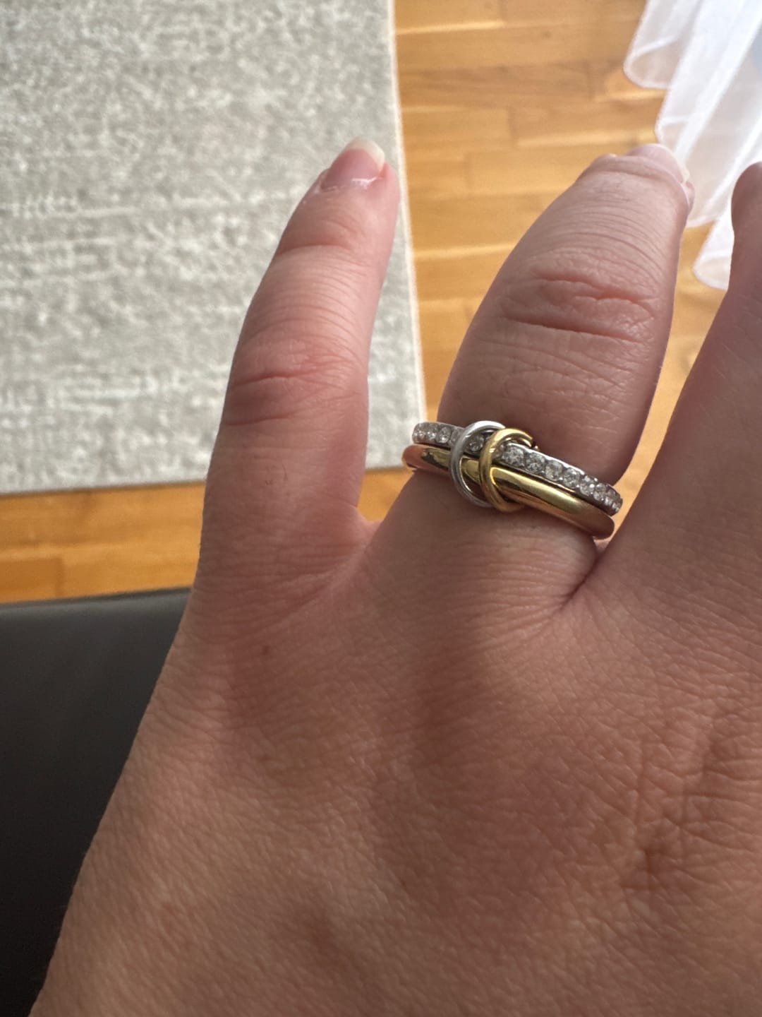 Customer photo review of Pave Bi-Color Infinity Flow Ring 14K Vergoldet