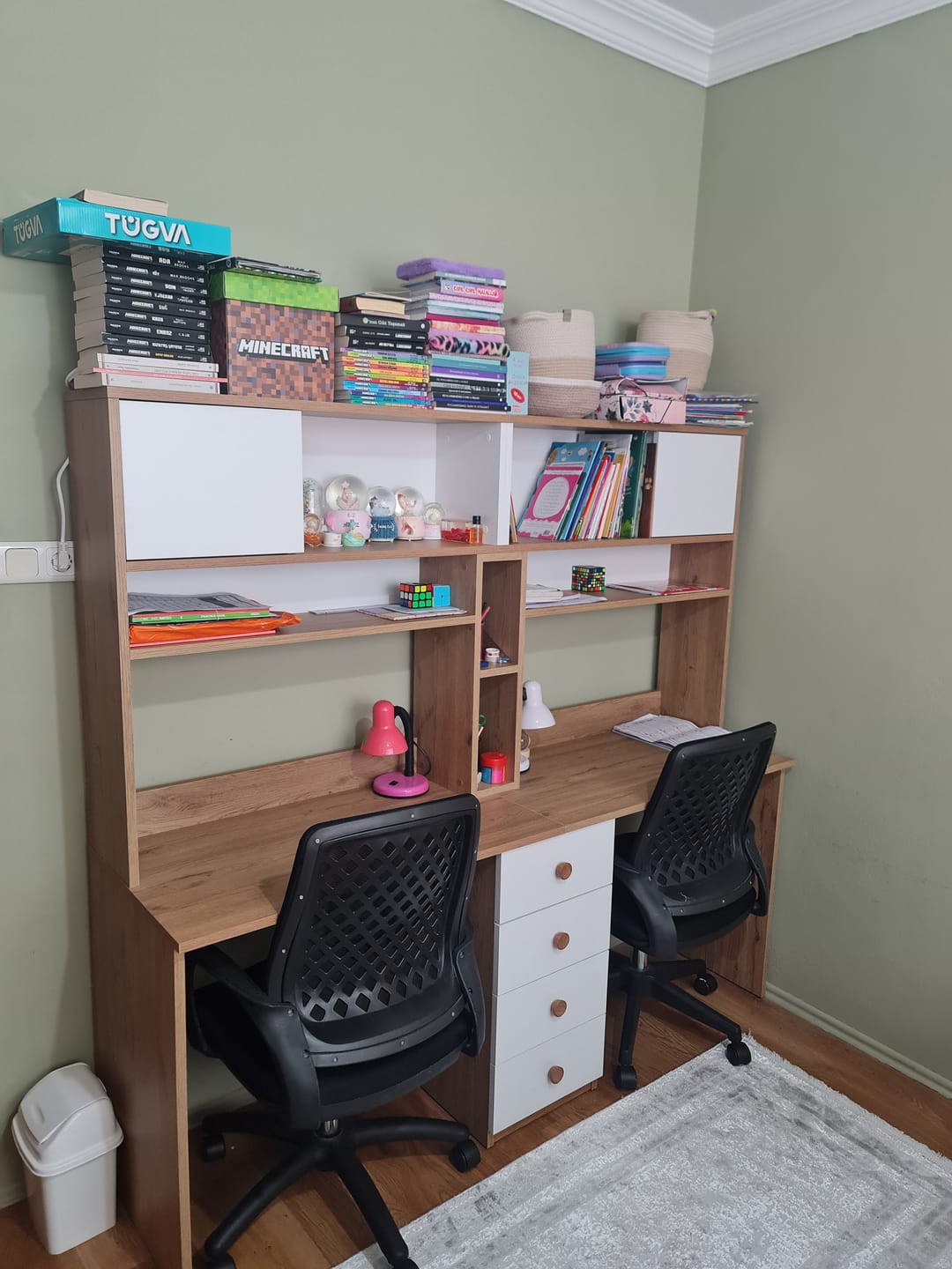 Customer photo review of Rani HA130 İki Kişilik Raflı 2 Kapaklı 4 Çekmeceli Çalışma Ofis Bilgisayar Masası Sepet Ceviz - Beyaz