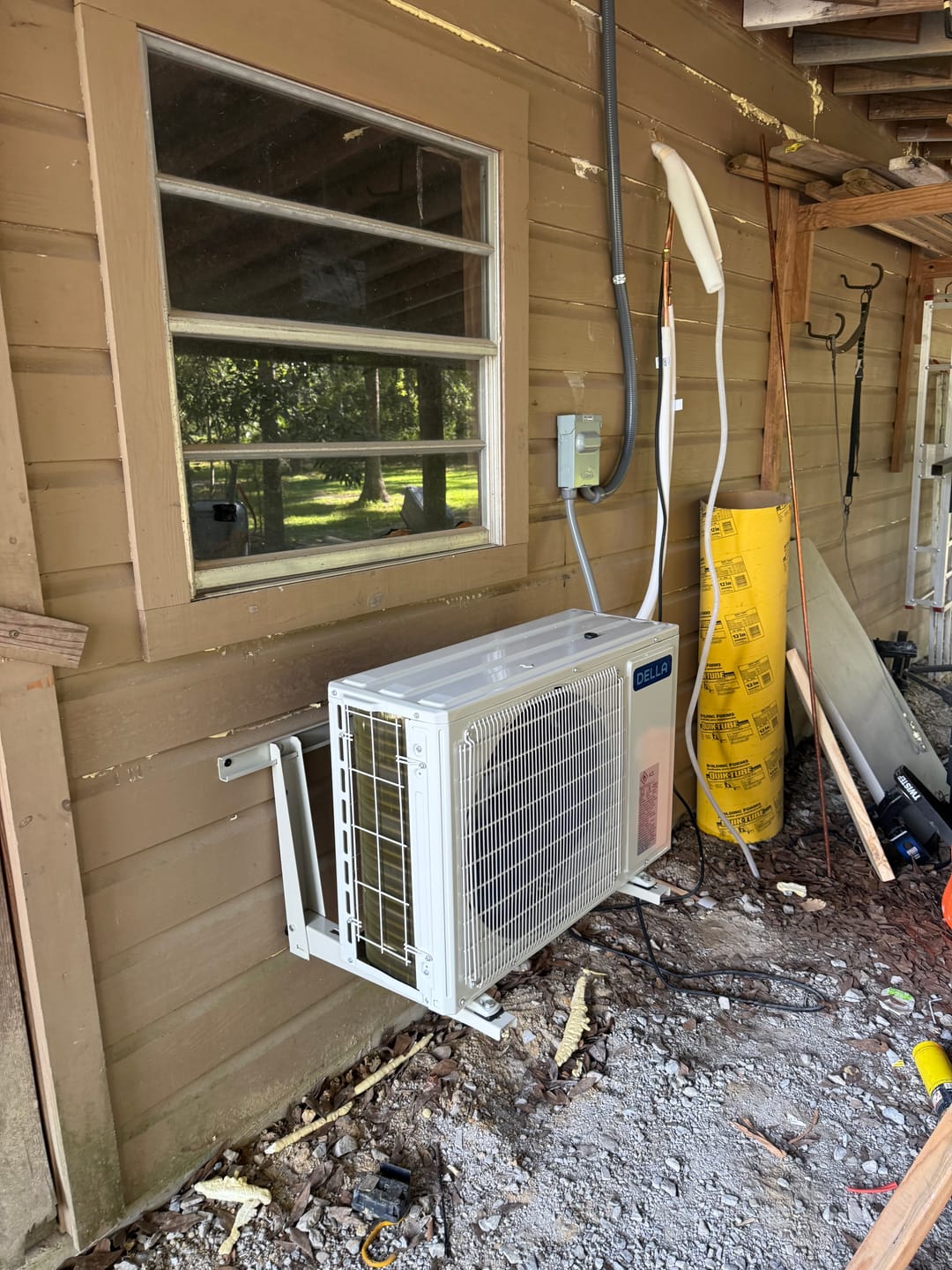 Customer photo review of DELLA Wall Mounting Bracket for 6000-36000 BTU Single Zone Mini Split