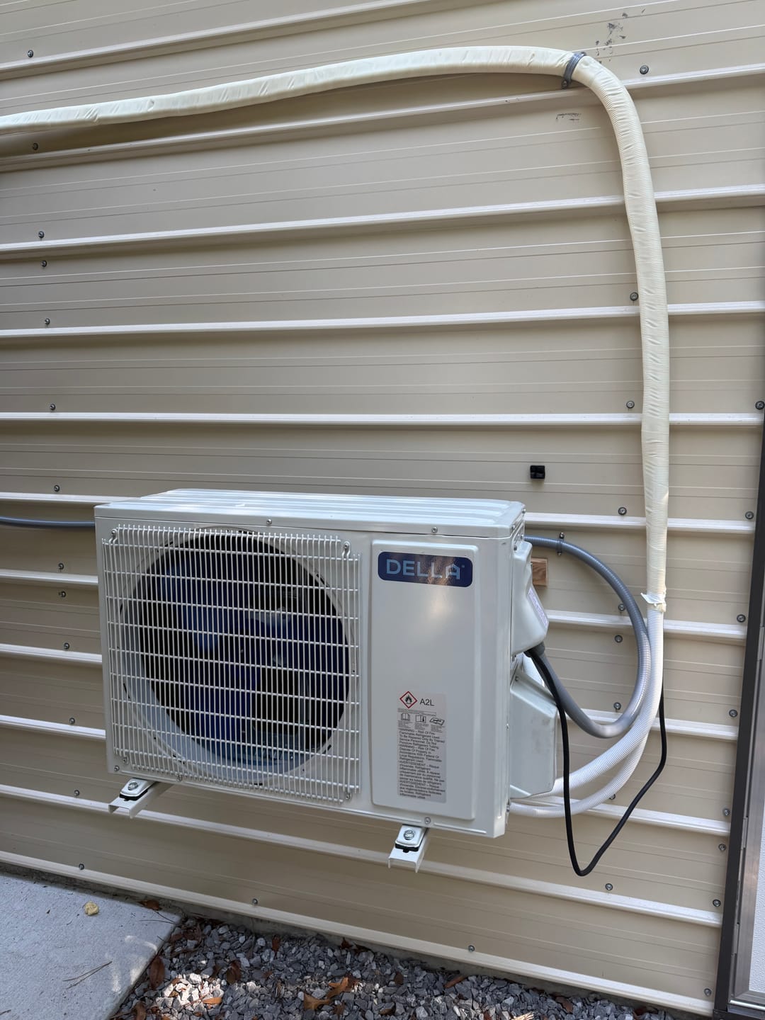 Customer photo review of DELLA Serena Series 18000 BTU 22 SEER2 Mini-Split Heat Pump AC - Up to 1000 Sq.Ft.