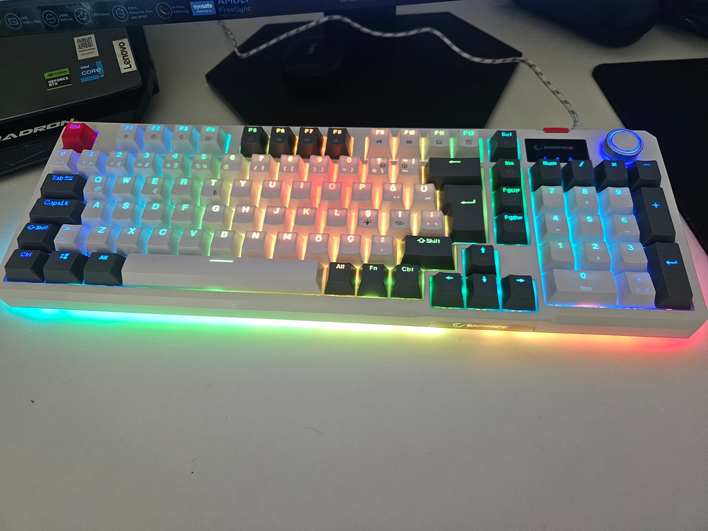 Customer photo review of Loyal  Hot Swap RGB Red Switch Mekanik Oyuncu Klavyesi-Beyaz/Gri