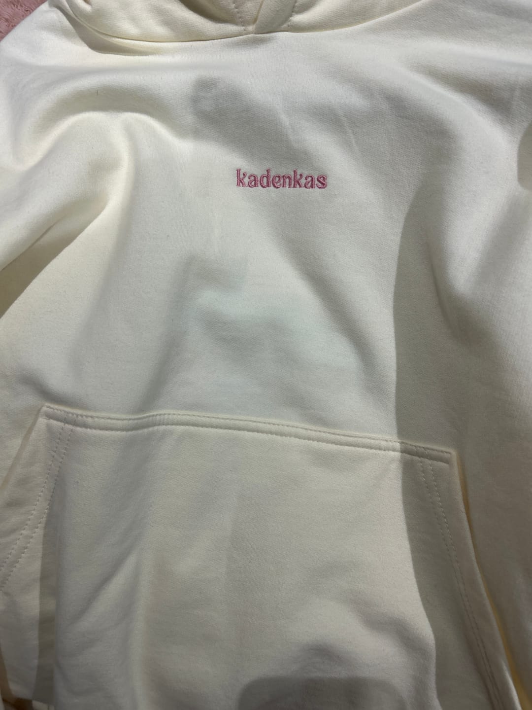 Customer photo review of POLERÓN HOODIE MANTEQUILLA - OVERSIZE CON GORRO LOGO Y ESPALDA BORDADO