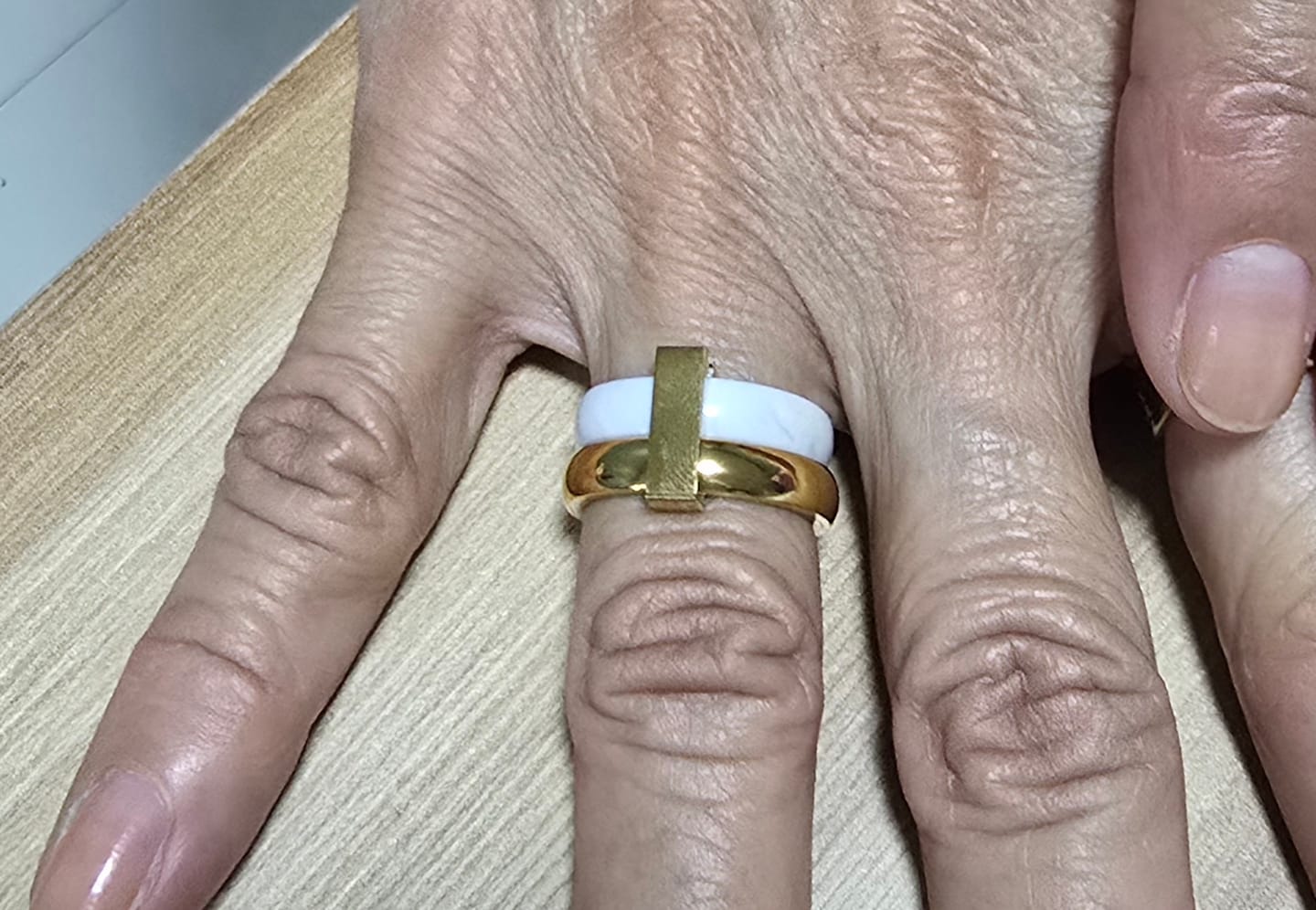 Customer photo review of Anel Camadas Rich Banhado em Ouro 18K