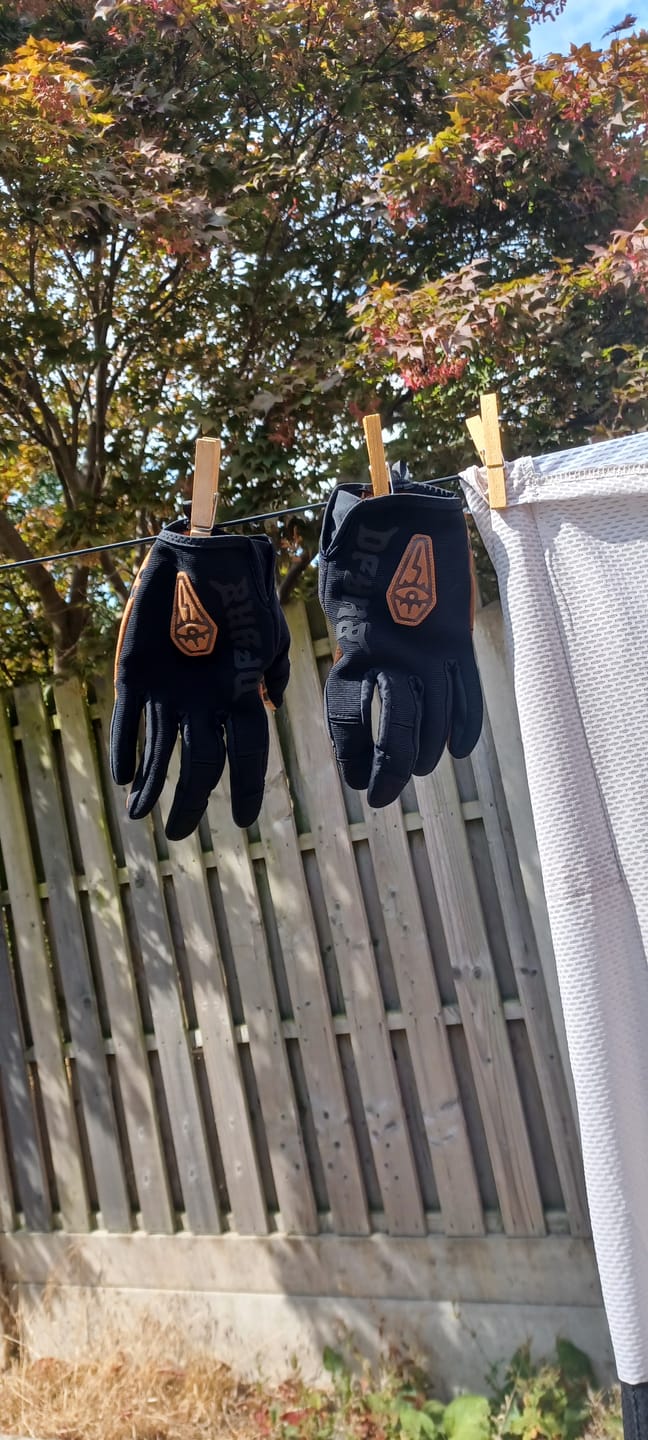 Customer photo review of Wraith | Gravity Gloves