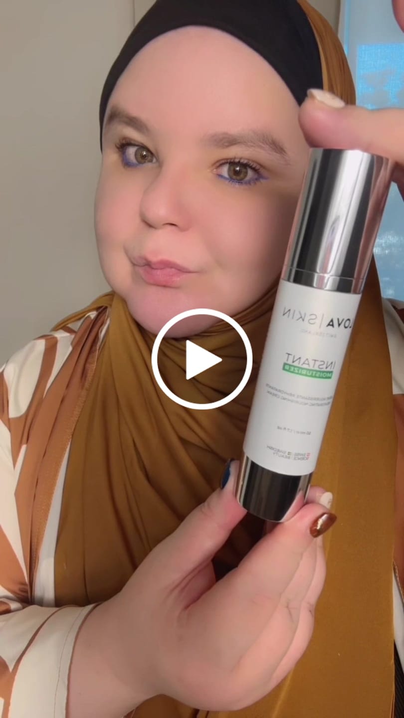 Customer video review of LOVASKIN INSTANT FOOT PEEL Deluxe Kit - 25 applications in a bottle