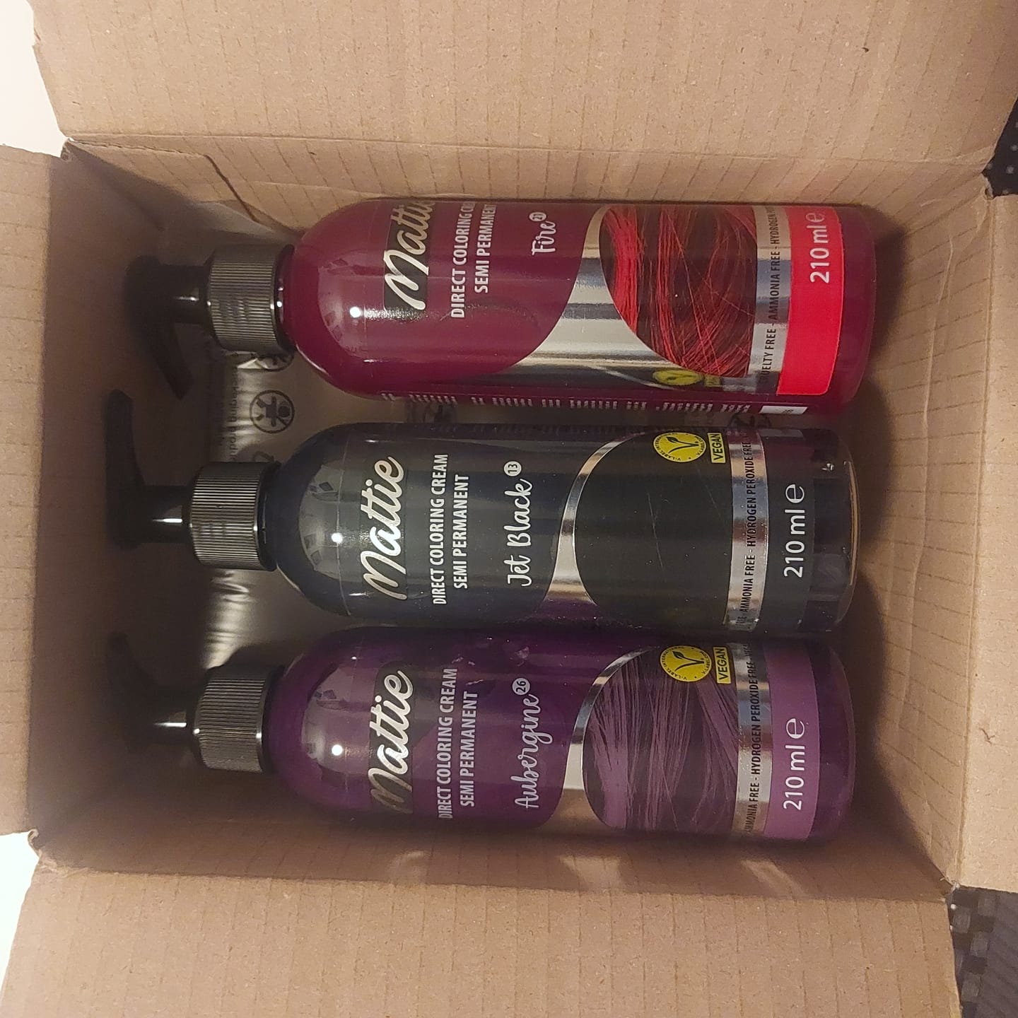 Customer photo review of Mattie Jet Black - Vegan Semi-Permanent Direct Dye Hair Color Cream 210 ml