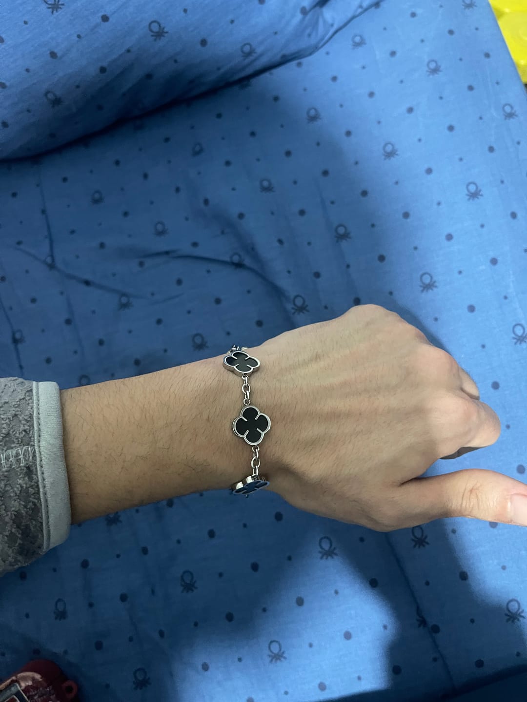 Customer photo review of Pulsera Black Clover