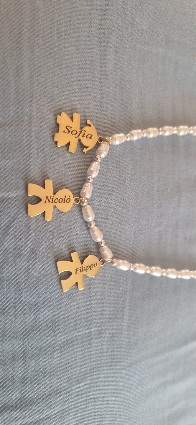 Customer photo review of Girocollo perline con bambini e incisione