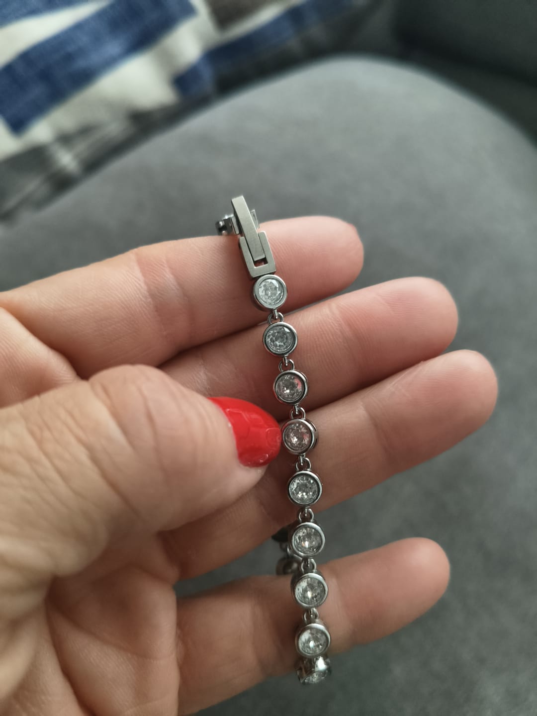 Customer photo review of Pulsera Barnett Plata + Zirconia