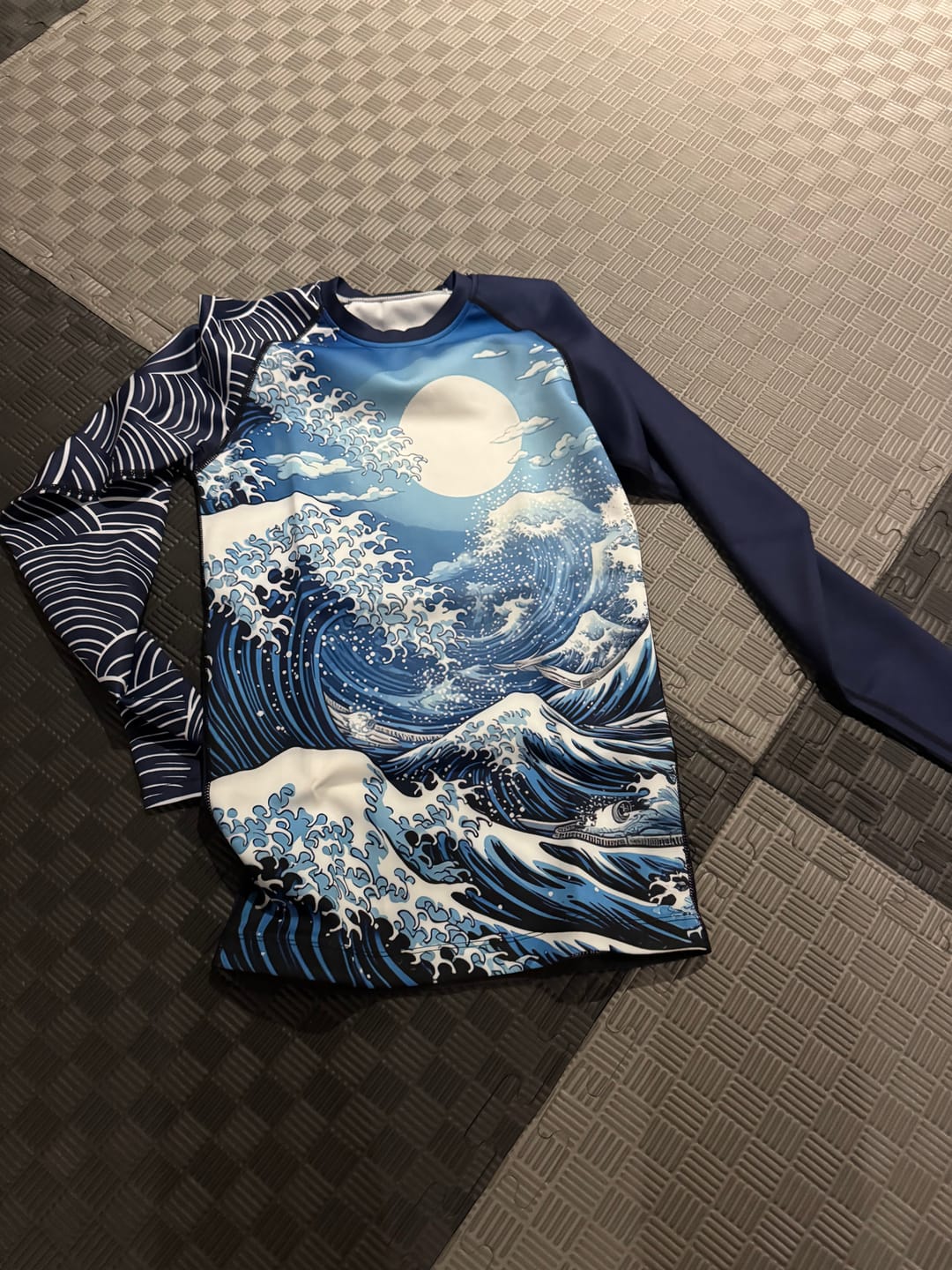 Customer photo review of MIZU RASH GUARD