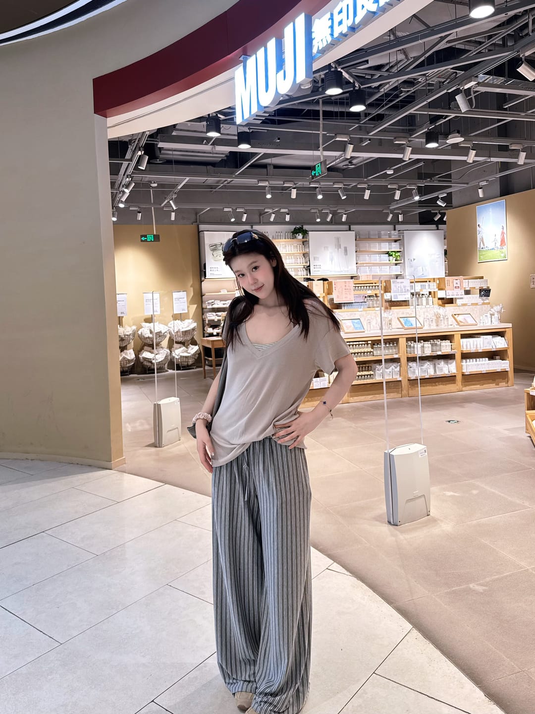 Customer photo review of Rase le sol Striped Halter Bra and Relaxed Draped Lounge Pants Set