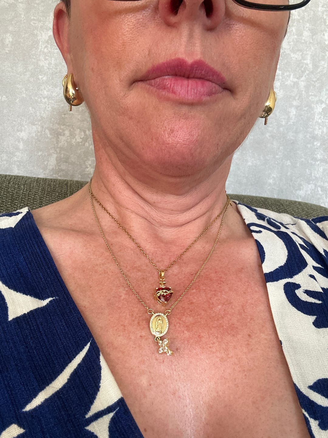Customer photo review of Collier Croix Cœur Sacré