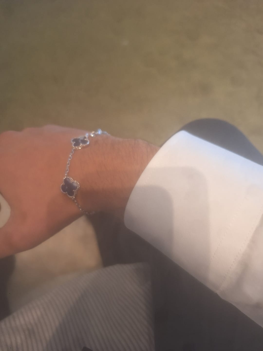 Customer photo review of 5 motifs Pietersite 15mm clover bracelet with 18k white gold plated 7.5 inches