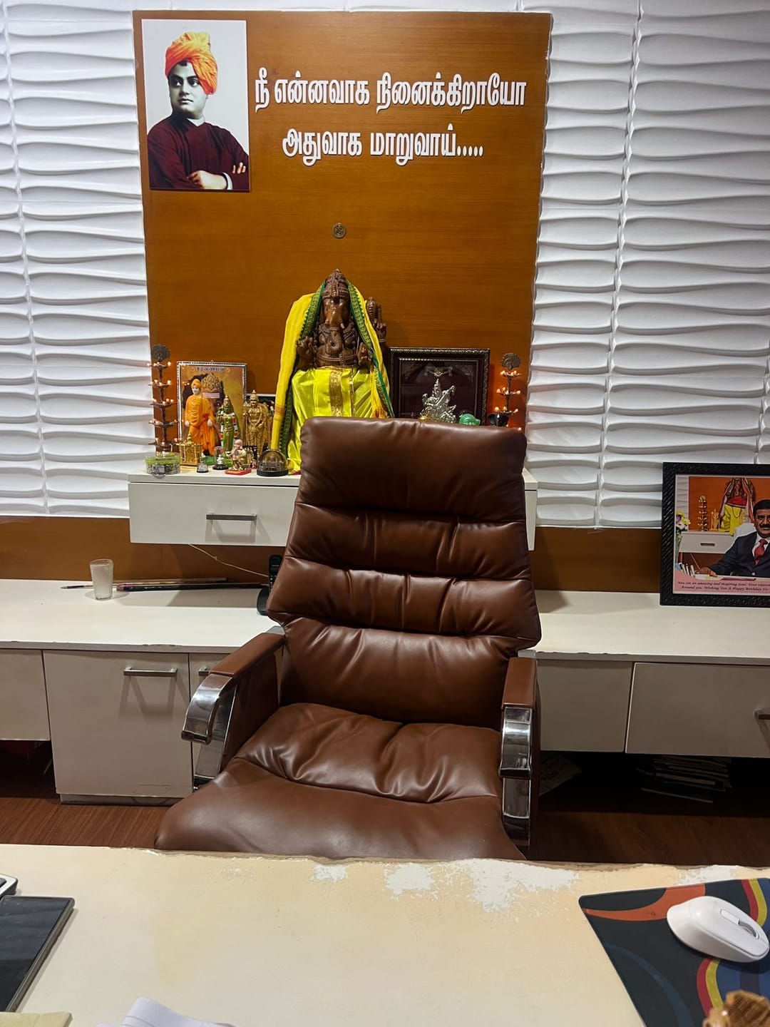 Customer photo review of Ettorez Fortuna High-Back Executive Leatherette Boss Chair