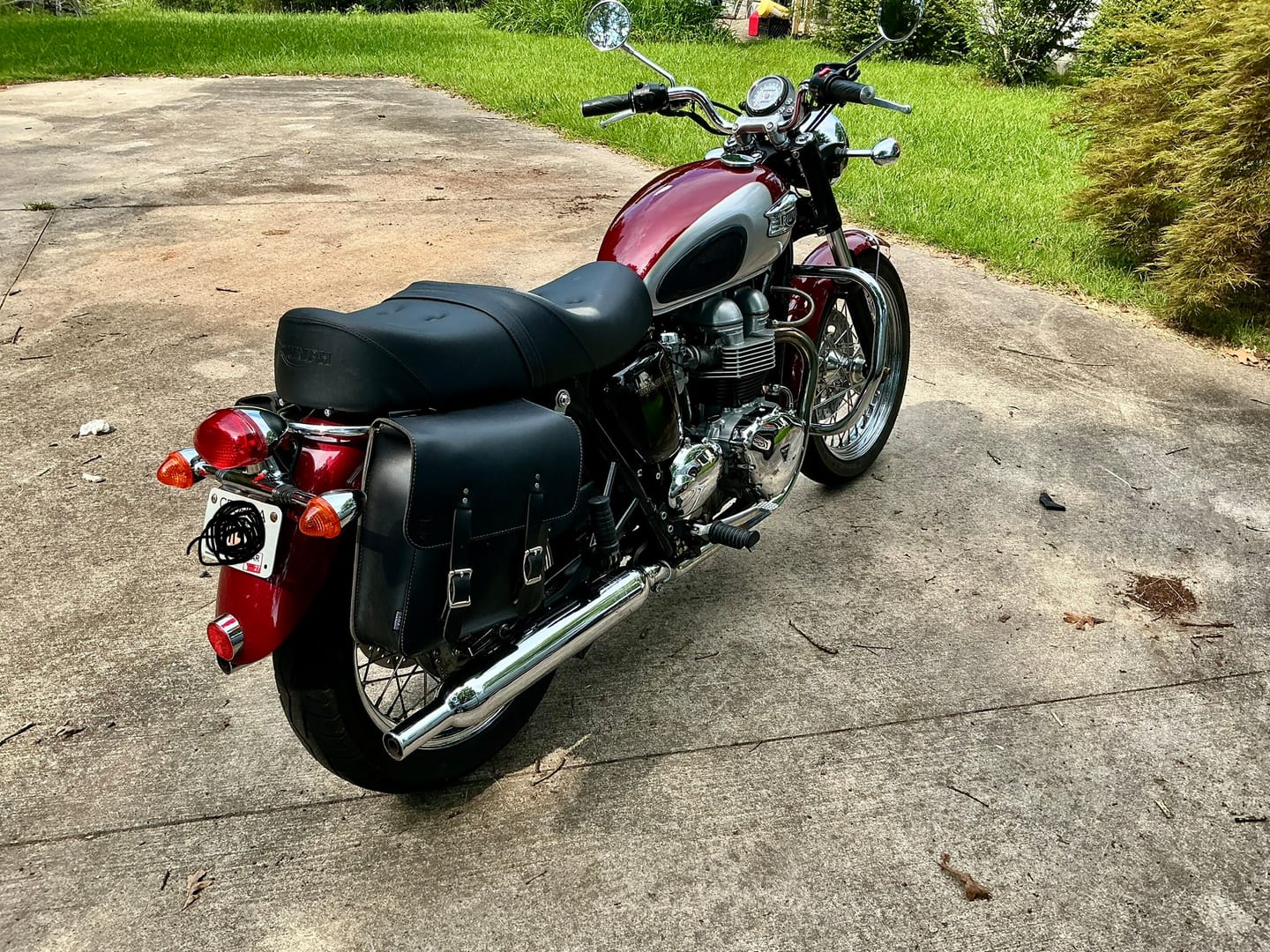 Customer photo review of Triumph Bonneville T100 / T120 Leather Saddlebag - Left Side (TL01) | BAD&G Customs