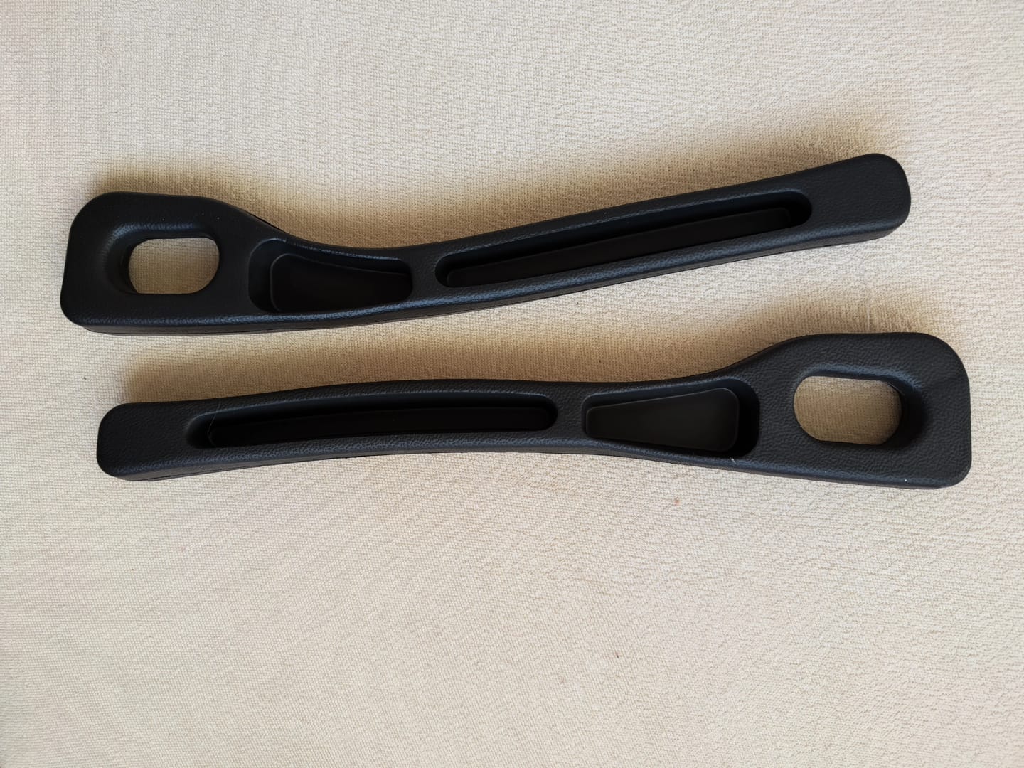Customer photo review of BOLTHUT™ Car Seat Gap Filler — Leather Console Gap Plug, 2-Pack