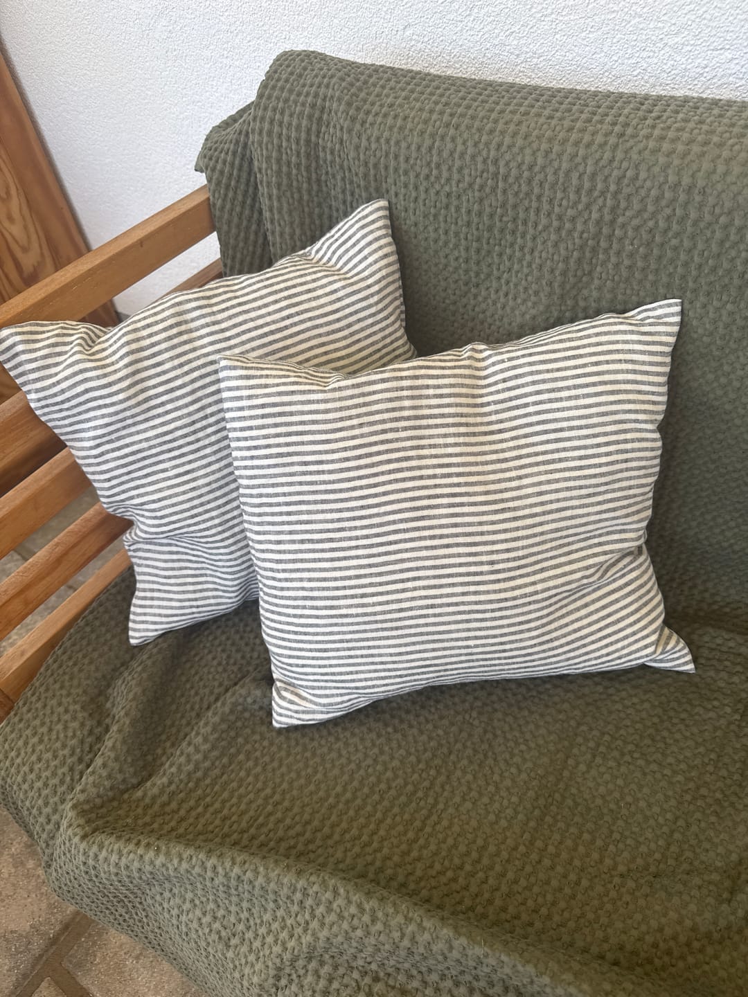 Customer photo review of Leinen-Kopfkissenbezug, Thin Black Stripes