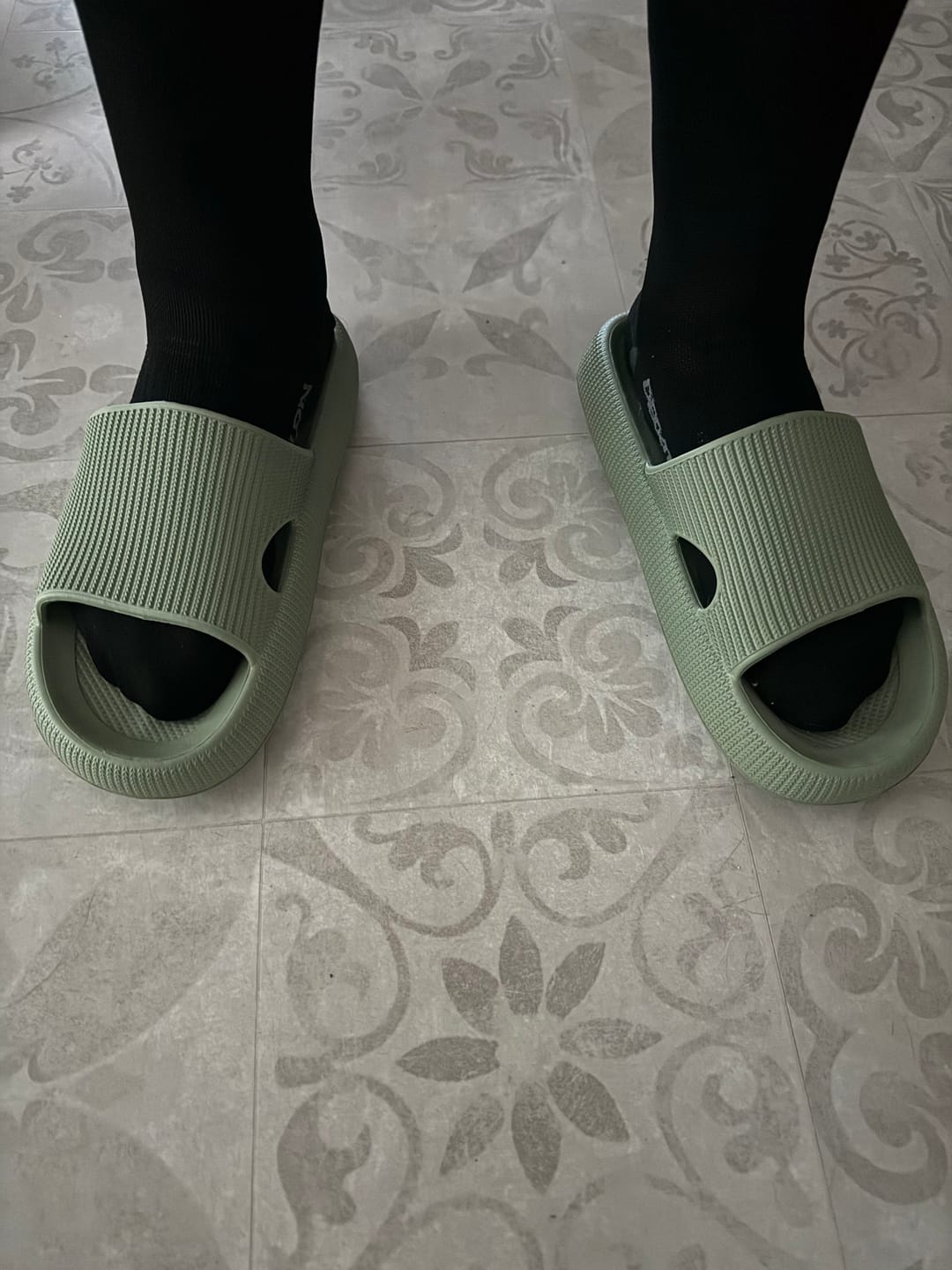 Customer photo review of HappyFlops Nordics