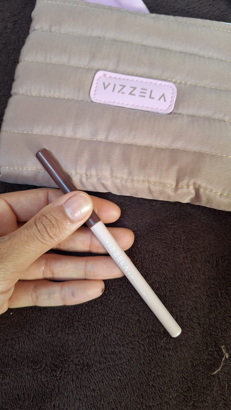 Customer photo review of Lapiseira Labial Lipliner Ela É - Vizzela