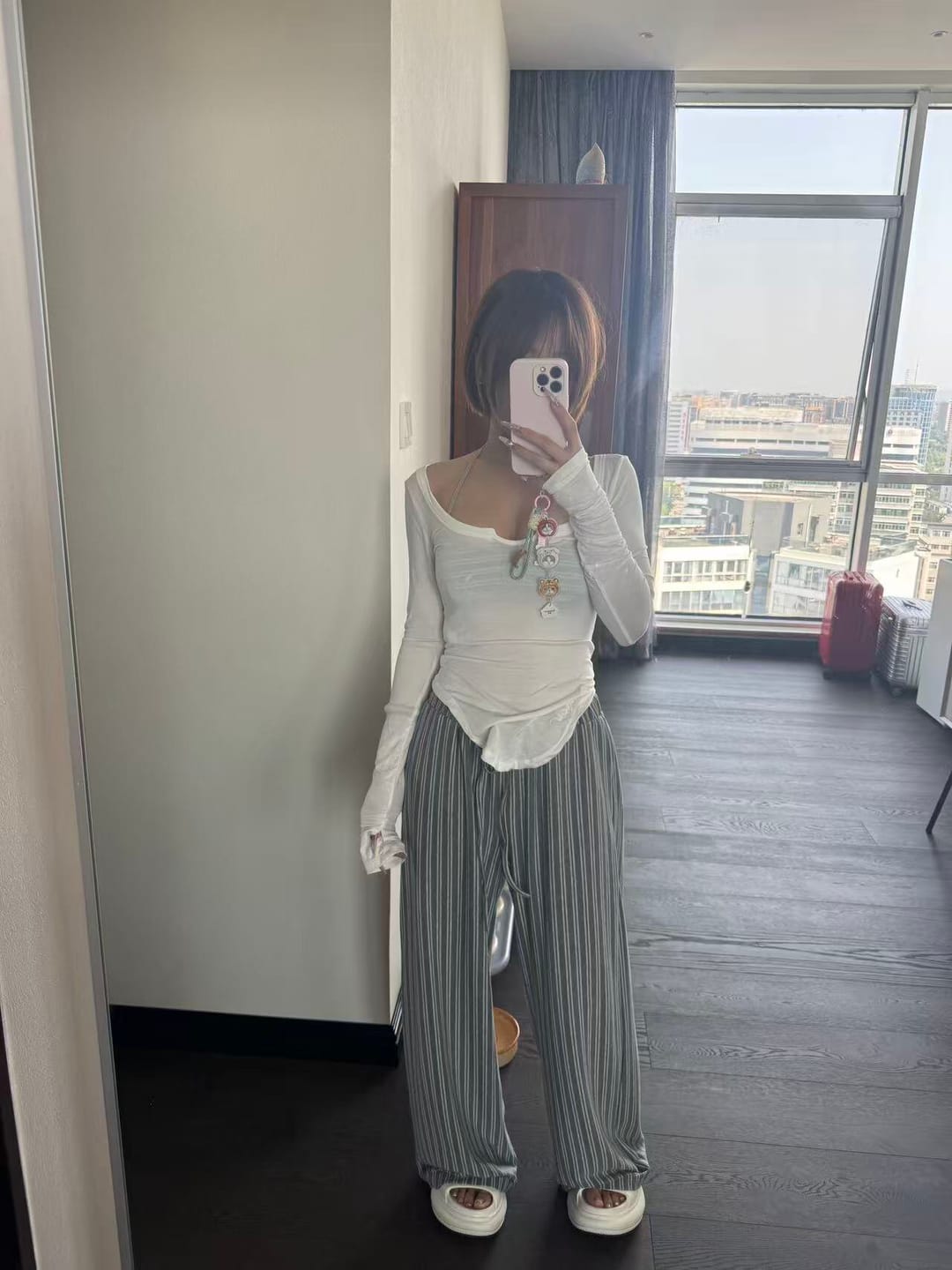 Customer photo review of Rase le sol Striped Halter Bra and Relaxed Draped Lounge Pants Set