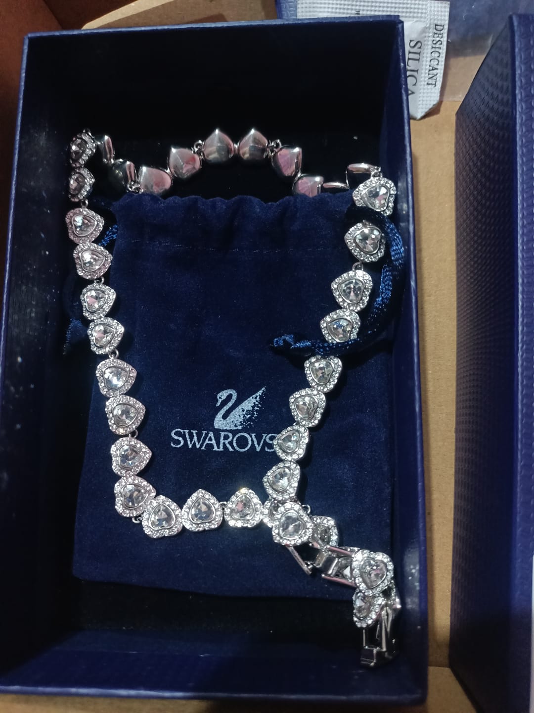 Customer photo review of SET CONJUNTO COLLAR + PULSERA + ARETES SWAROVSKI ARIANA GRANDE CORAZONES