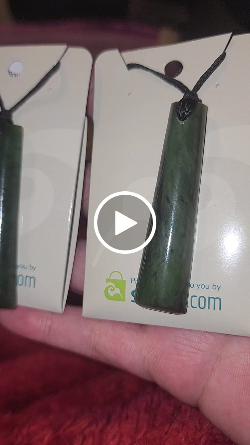 Customer video review of Genuine NZ Greenstone 6cm Toki Necklace