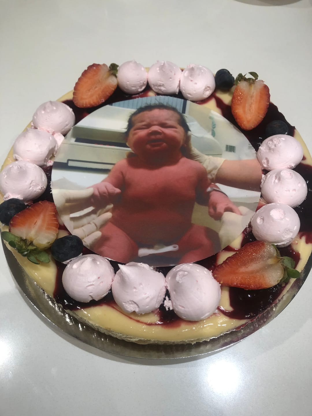 Customer photo review of 15 cm Round Custom Edible Icing Image