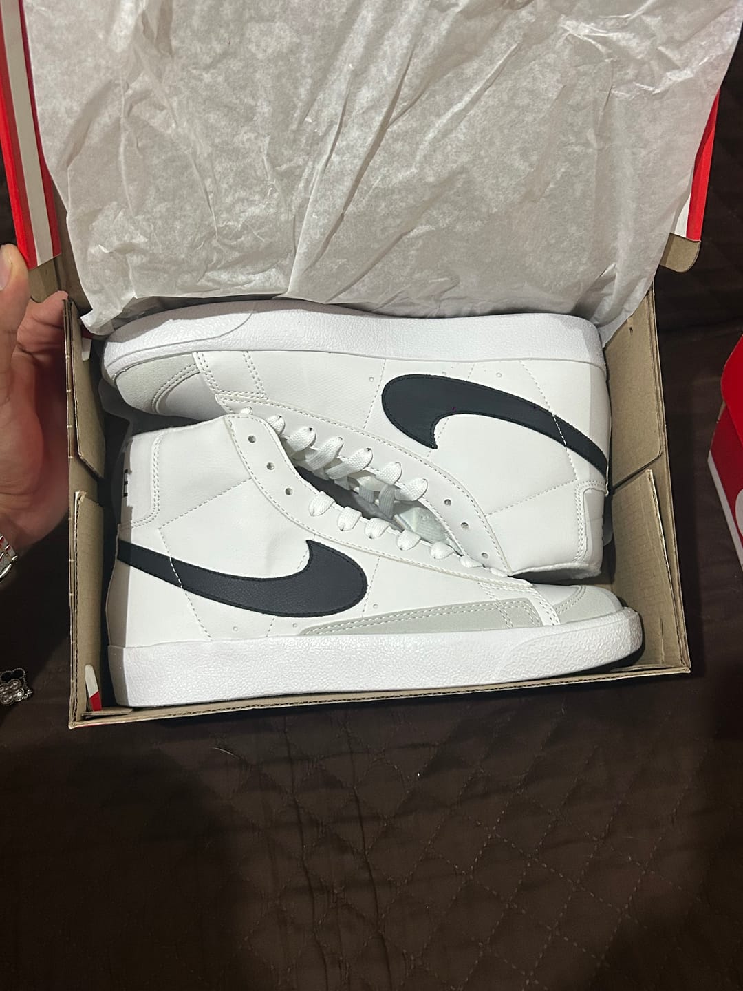 Customer photo review of Tenis Blazer Bota Blanco Negro