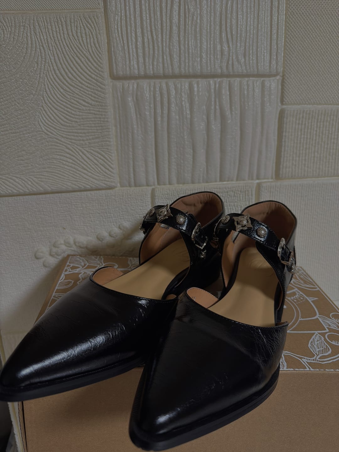 Customer photo review of Zora・Pointed Toe Stud-Embellished Strap Low Heel