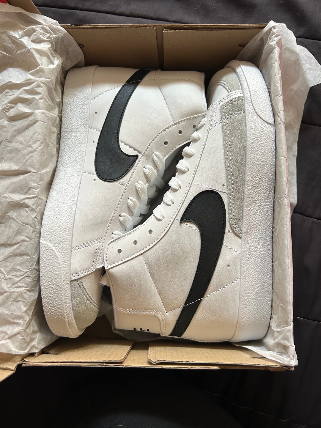 Customer photo review of Tenis Blazer Bota Blanco Negro