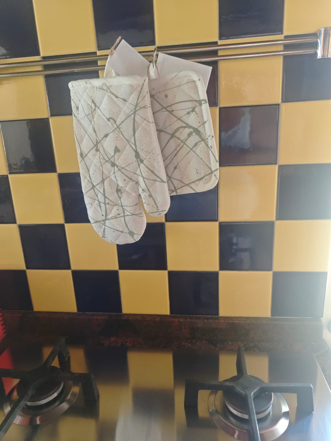 Customer photo review of SET GUANTO FORNO E PRESINA CON SCHIZZI COLORATI