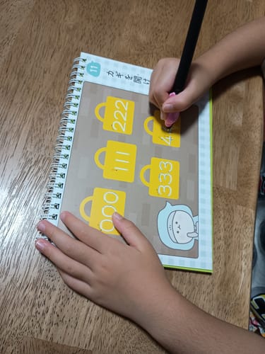 Customer photo review of 【2026年6月29日発売！】まほうのドリル かくちから 書くための土台をつくる 数字・運筆ワーク
