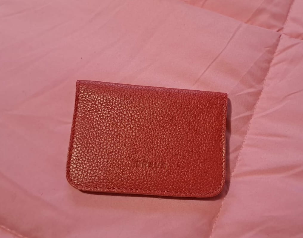 Customer photo review of Billetera & tarjetero modelo TERESA graneado Rojo