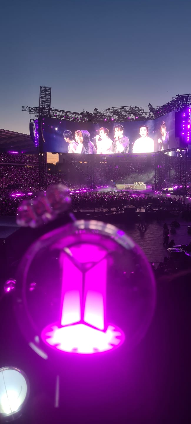 Customer photo review of BTS - OFFICIAL LIGHT STICK VER.4 PARTS TOUR KOREAN VER