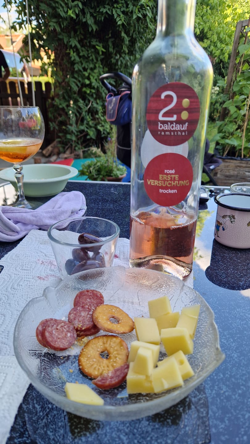 Customer photo review of NEUER JAHRGANG -  2025 ERSTE VERSUCHUNG Rosé trocken