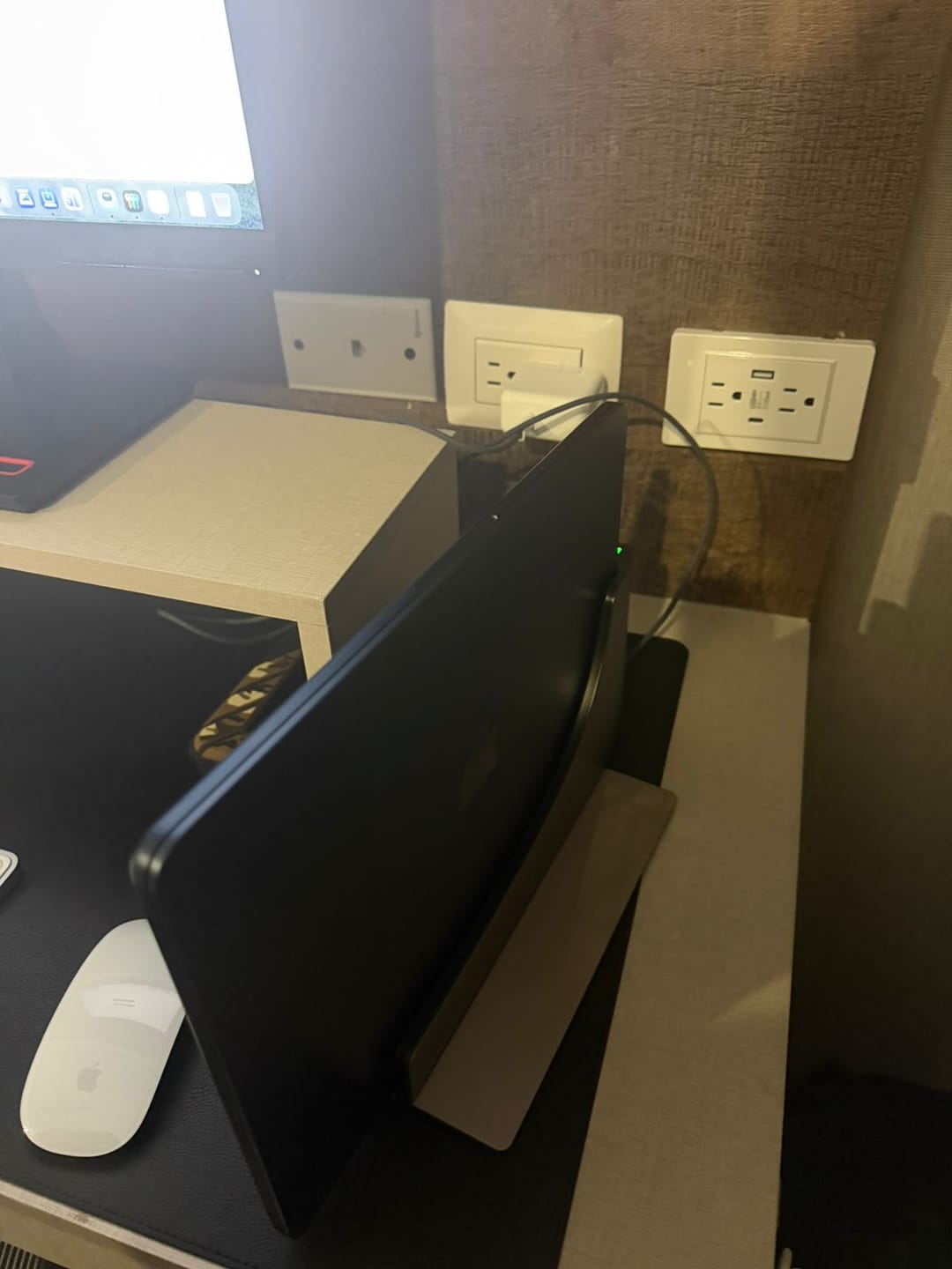 Customer photo review of Ascrono® MacBook Docking Station