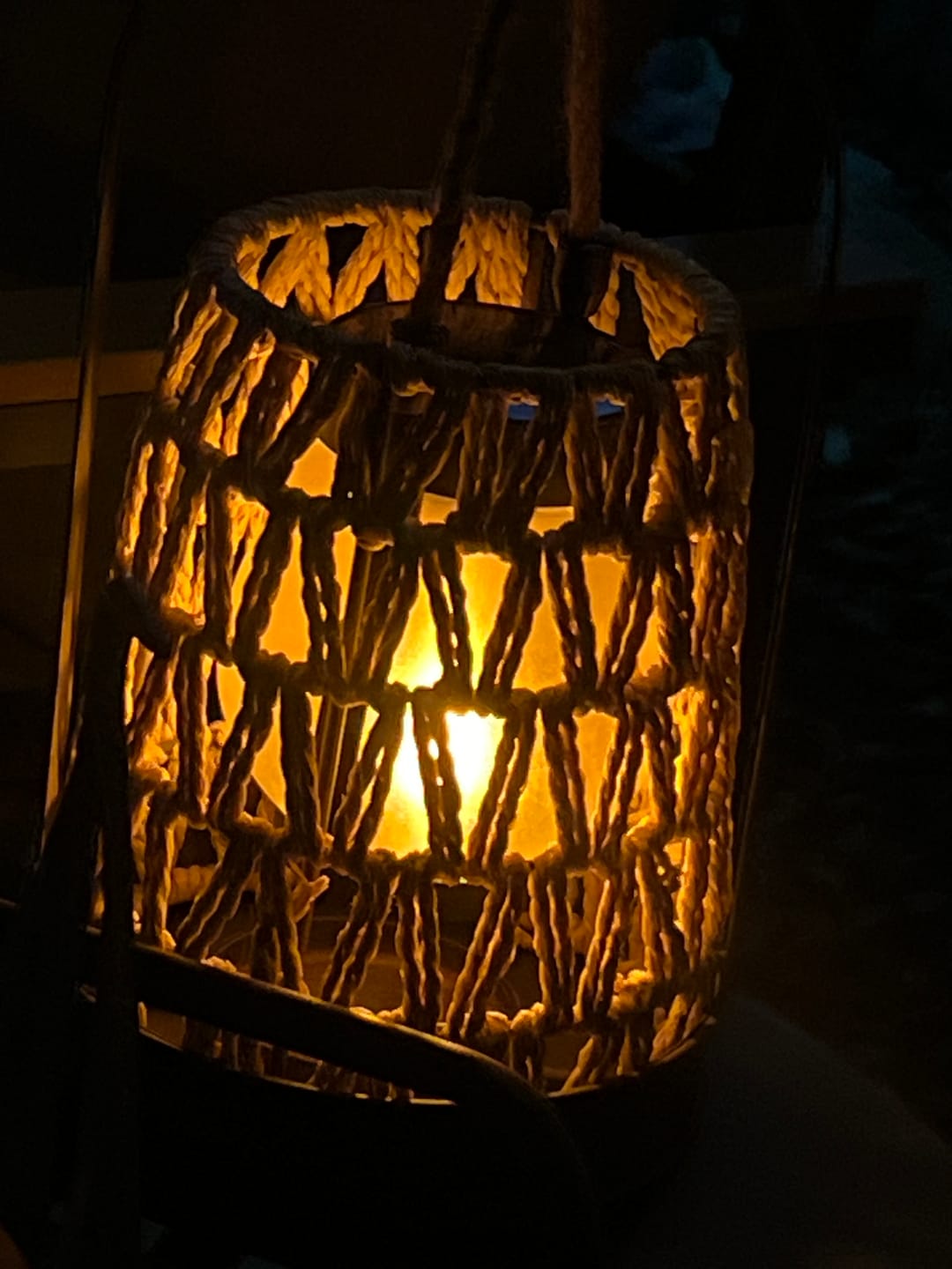 Customer photo review of Lanterne Solaire FlameLight – Ambiance chaleureuse au jardin