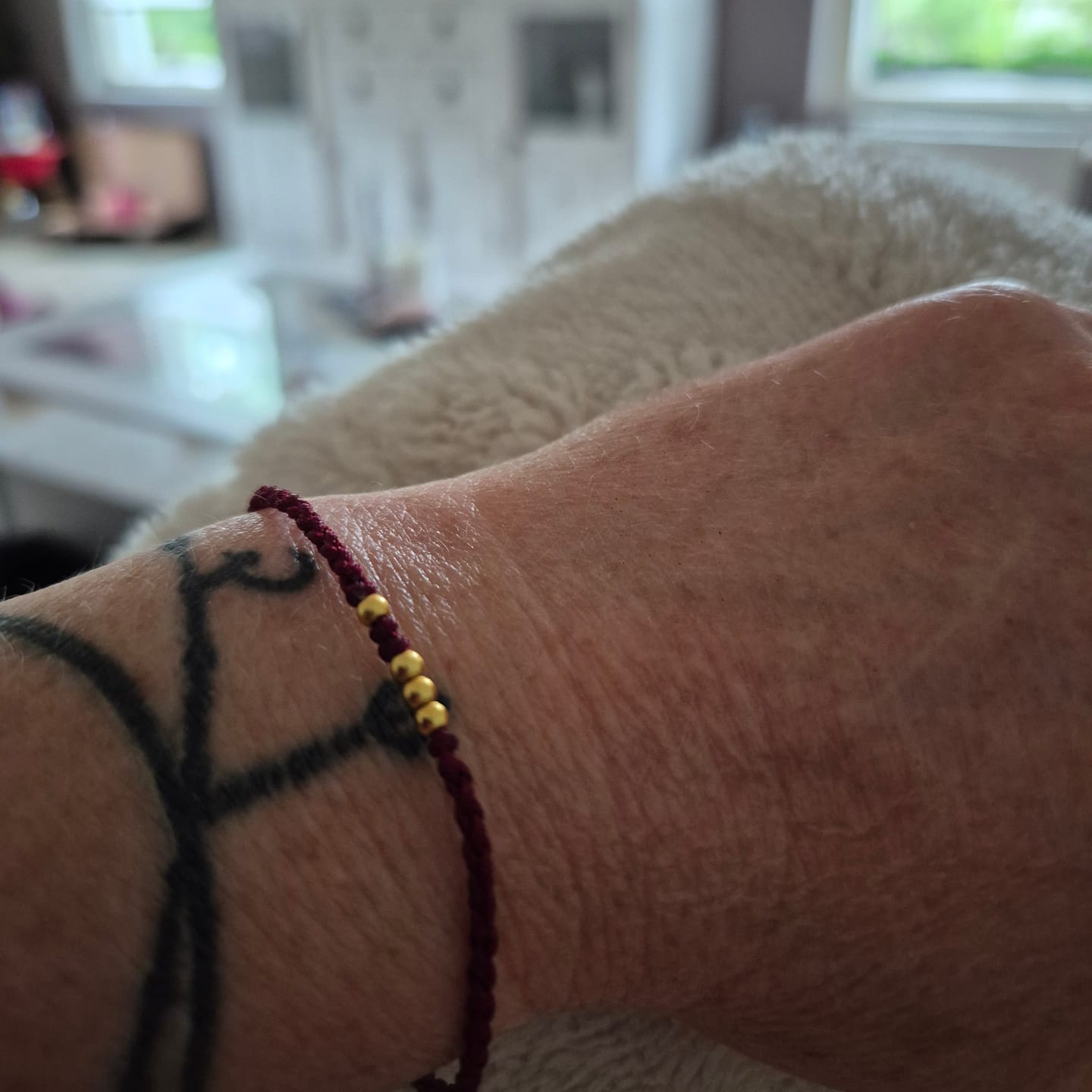 Customer photo review of Tibetisches Glücksarmband mit kleinen Perlen