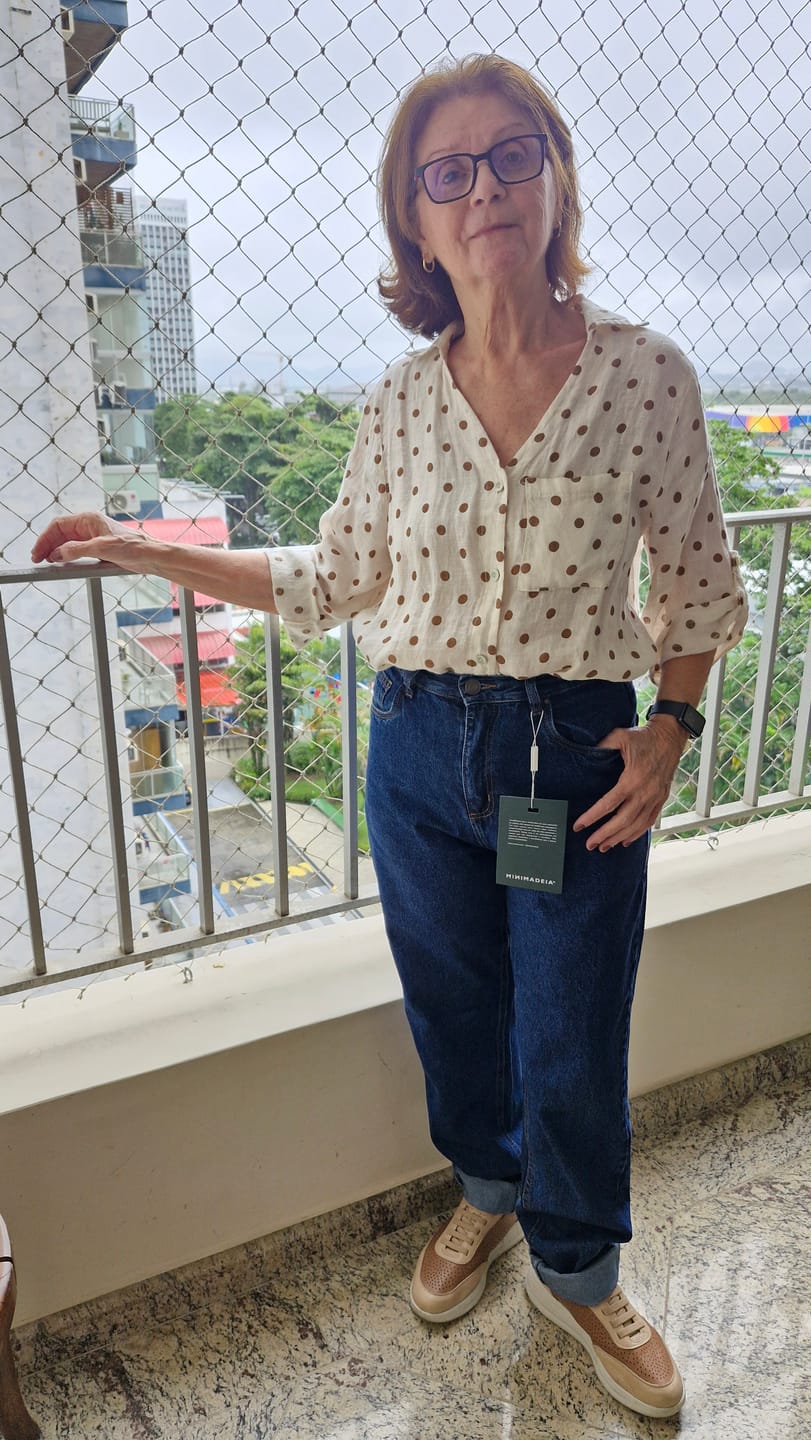 Customer photo review of Calça Jeans Mom Jequitibá Azul Escuro