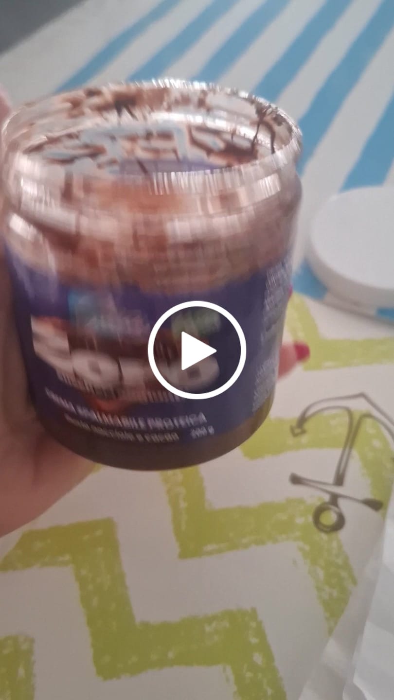 Customer video review of Crema proteica alla nocciola e cacao