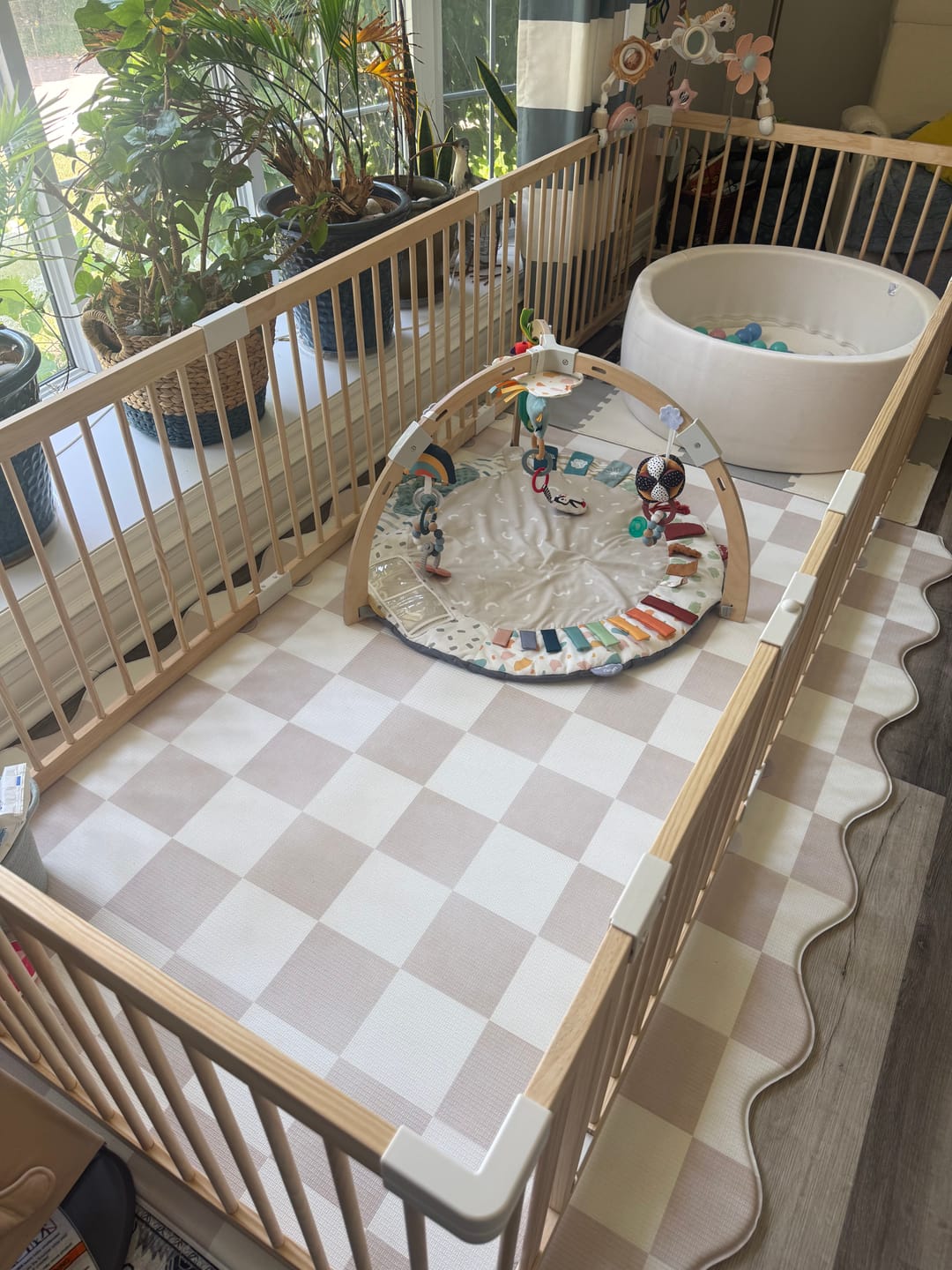 Customer photo review of Grovi Baby Gate Playpen