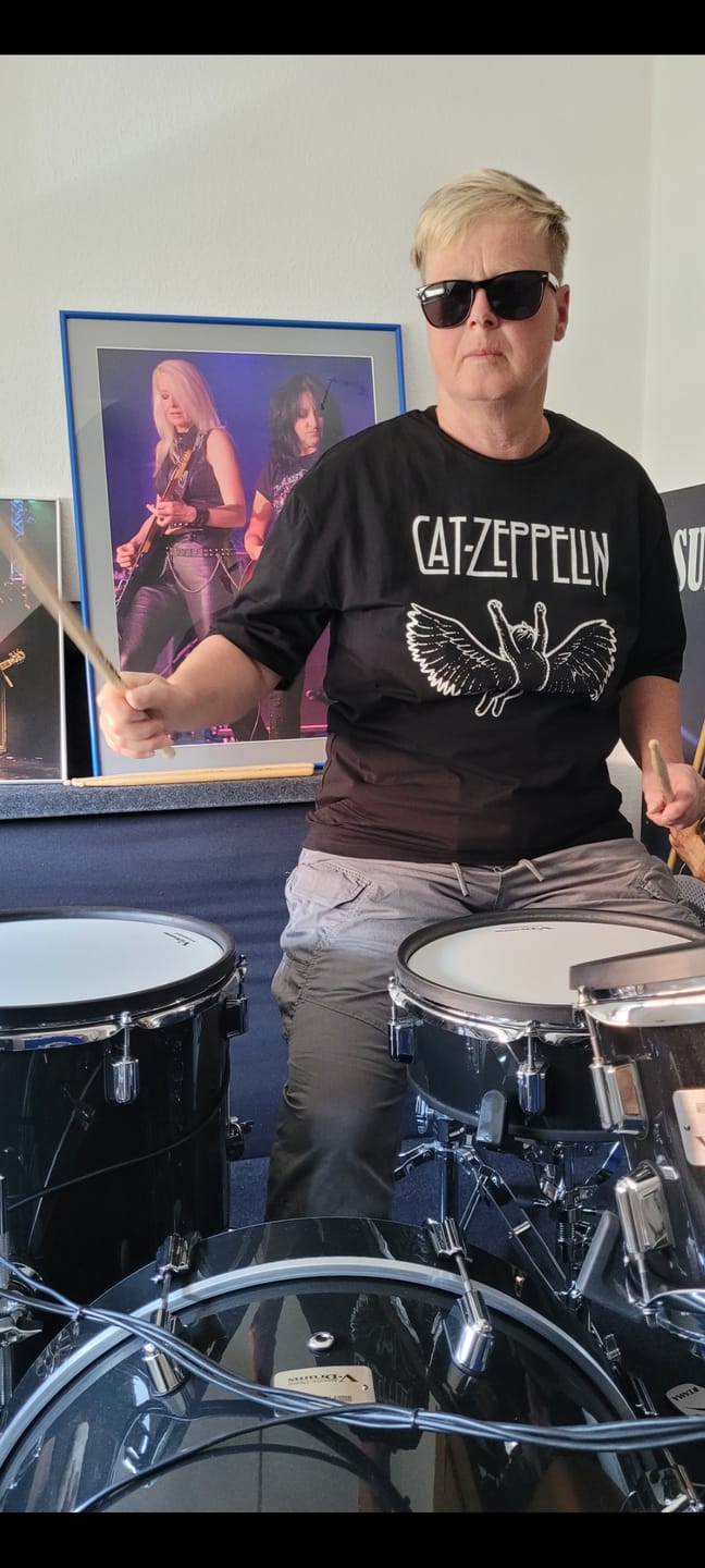 Customer photo review of Cat Zeppelin Premium T-Shirt