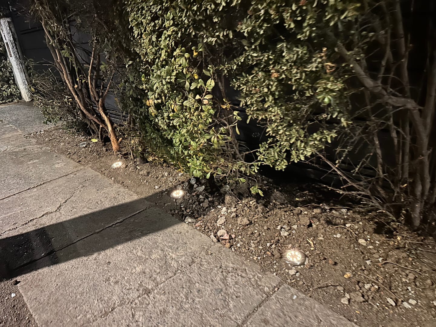 Customer photo review of Set de 4 Estacas Acero Inoxidable Solar - Luz Cálida o Fría / IP65