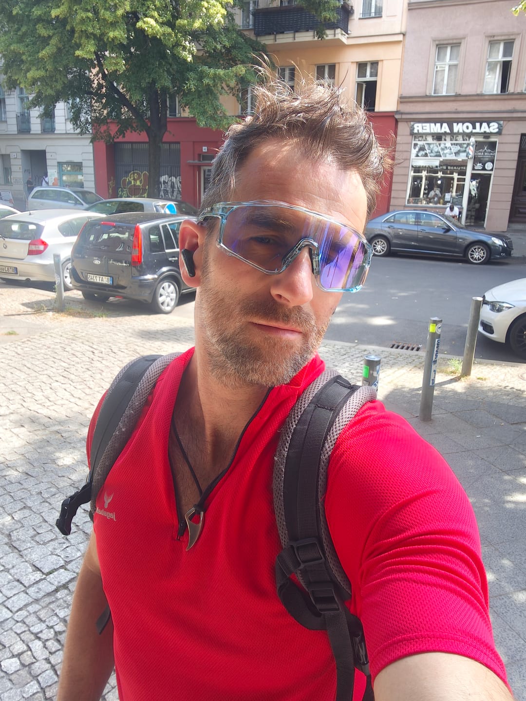 Customer photo review of Kapvoe X76 Color Changing Frames Photochromic Sunglasses