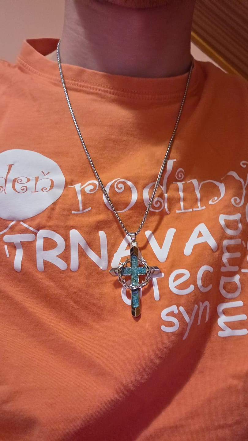 Customer photo review of FREE Today: Thorn-Wrapped Inlaid Cross Pendant Necklace: A Symbol of Christ’s Sacrificial Love