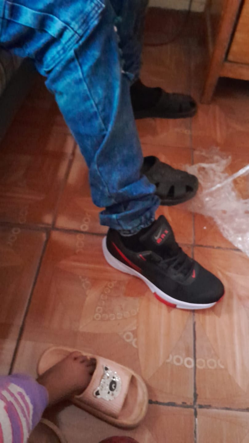 Customer photo review of Tenis 175 Choclo Ajedrez