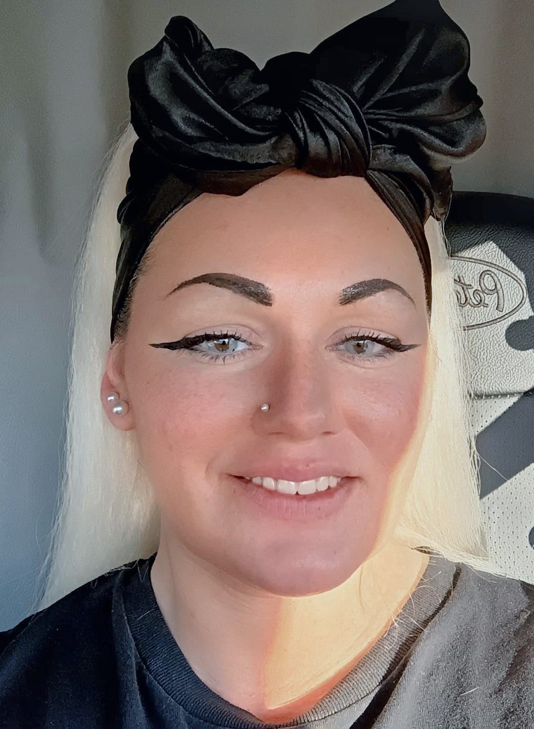 Customer photo review of Hidrocor Quartz Blue Gray Prescription Colored Contact Lenses