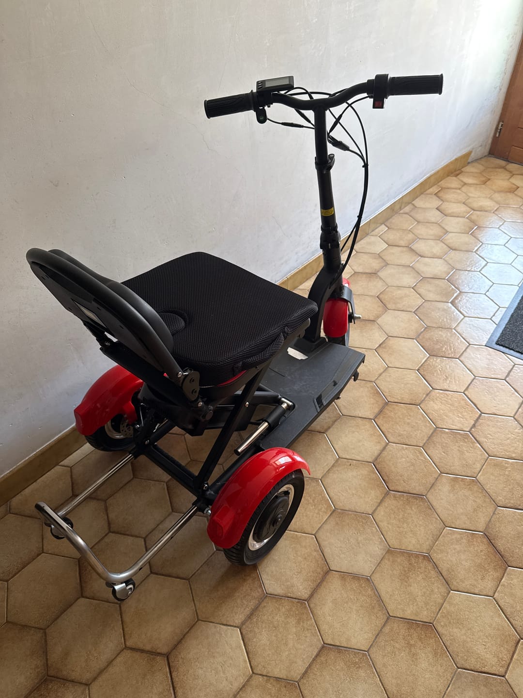 Customer photo review of Mini scooter électrique S2 pliable – 3 roues 300W/600W, mobilité pratique pour seniors et PMR