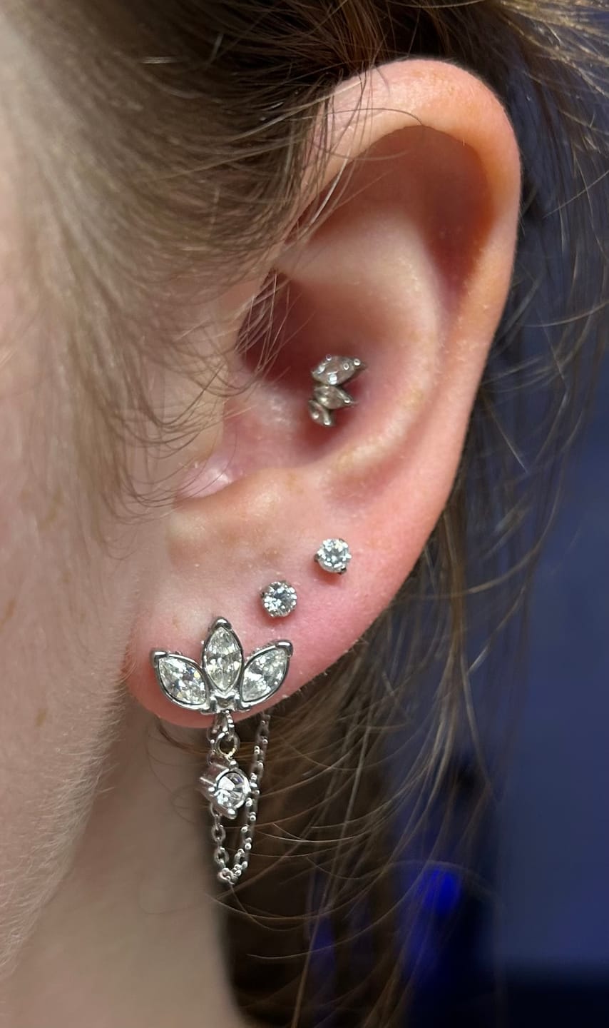 Customer photo review of Limitless Lotus Ohrring Set